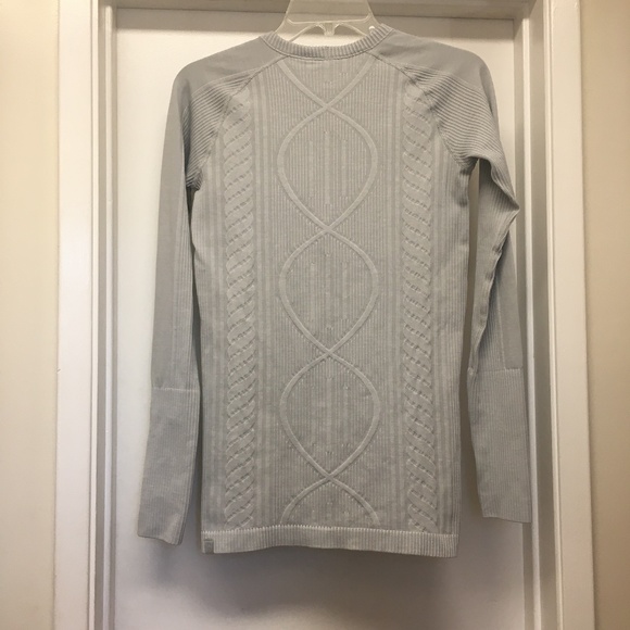 Lululemon Rest Less Pullover LS Top Silver Spoon Light Gray EUC - Picture 11 of 15